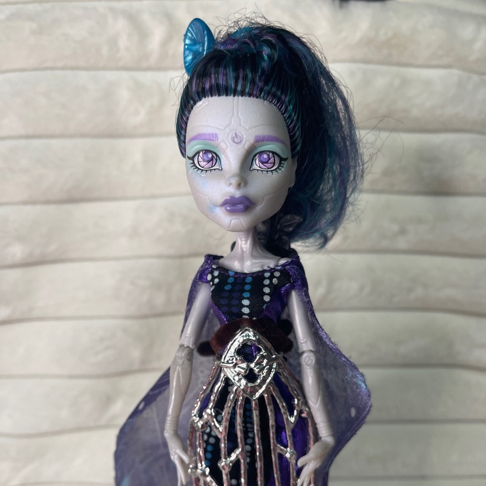 Monster High Doll Elle EeDee boo York Daughter of the robots 2014